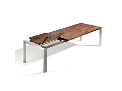 Tavolo Modello 12-20 Allungabile in legno con gambe in metallo di Intermobili Bassano