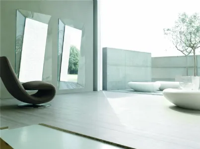 Specchio di design con cornice in vetro curvato trasparente Callas di Tonin Casa