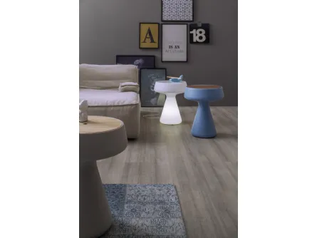 Tavolino di design in polietilene con top in legno Maki di Tonin Casa