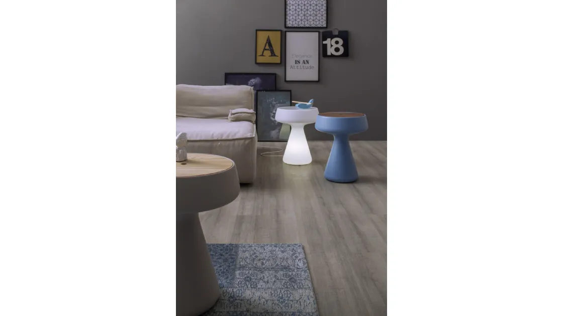 Tavolino di design in polietilene con top in plastica o legno Maki di Tonin Casa