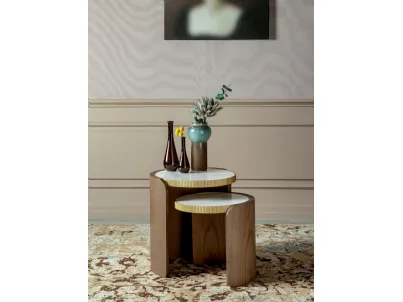 Tavolino Roller con top in grès porcellanato e base in legno curvato di Tonin Casa