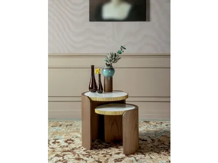 Tavolino Roller con top in grès porcellanato e base in legno curvato di Tonin Casa