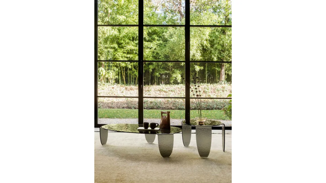 Tavolino di design in vetro fumè martellato disponibile in due misure Arturo di Tonin Casa