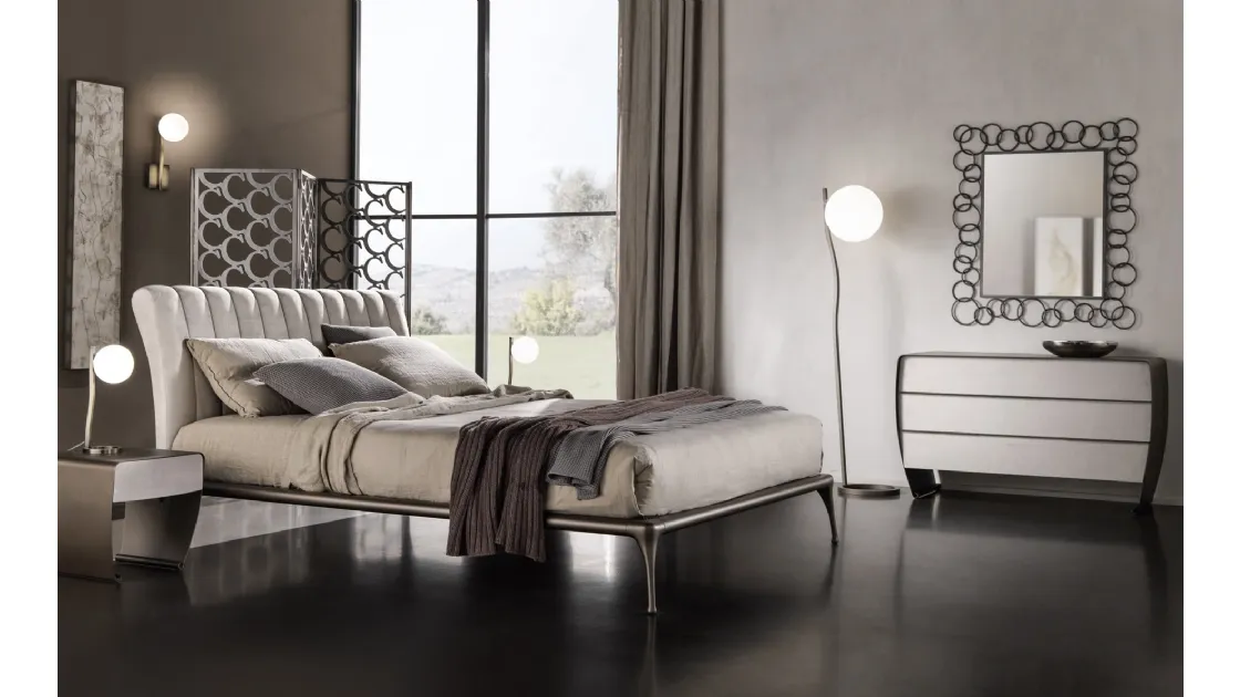 Letto a una piazza e mezza con testiera imbottita e con trapuntatura verticale Iseo di Cantori