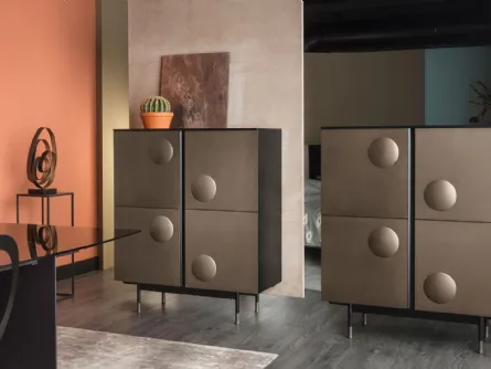 Madia Alta con ante rivestite in metallo con quattro sezioni di sfera in rilievo Melody Cabinet di Cantori