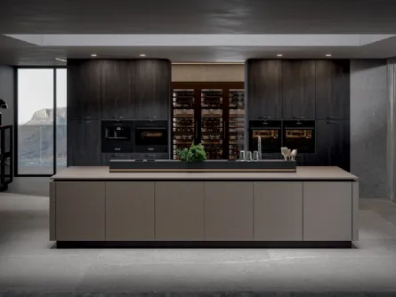 Cucina in legno bruciato e e metallo curio  Aura 2 di Home Cucine