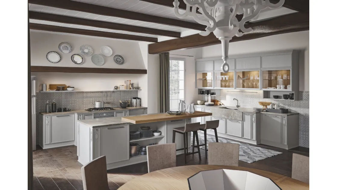 Cucina in legno di frassino con intarsi e isola centrale Estetica 6 di Home Cucine