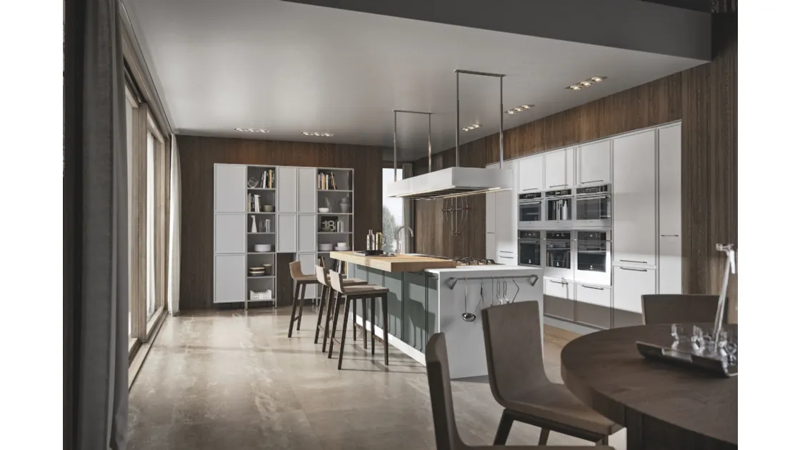 Cucina in laccato bianco con isola centrale e mobili incassati Etica 2 di Home Cucine