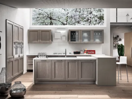Cucina con isola centrale in legno di frassino color argilla Metropoli 6 di Home Cucine