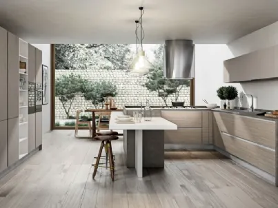 Cucina ad angolo con penisola e colonne color castoro e miele Cartesia 1 di Home Cucine