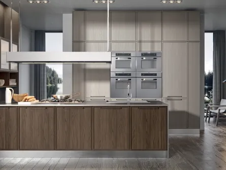 Cucina in frassino tinto brown e top penisola in acciaio Estetica 1 di Home Cucine